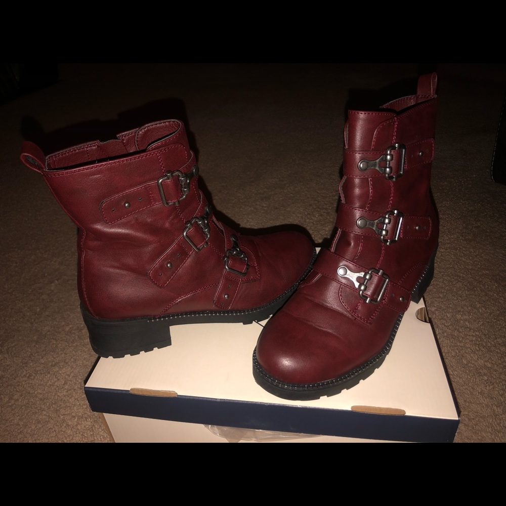 Womens Size 8 Medium Boot